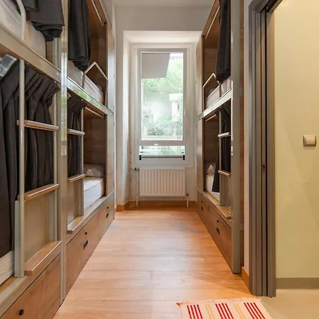 بيت شباب A In The سان سيباستيان