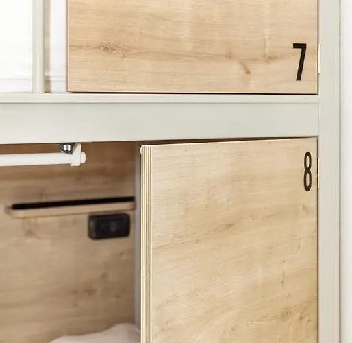 호스텔 A In The *