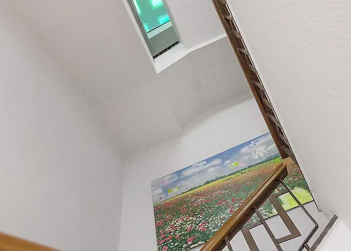 A In The 호스텔 *