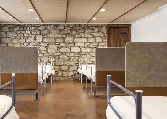 A In The 호스텔 *