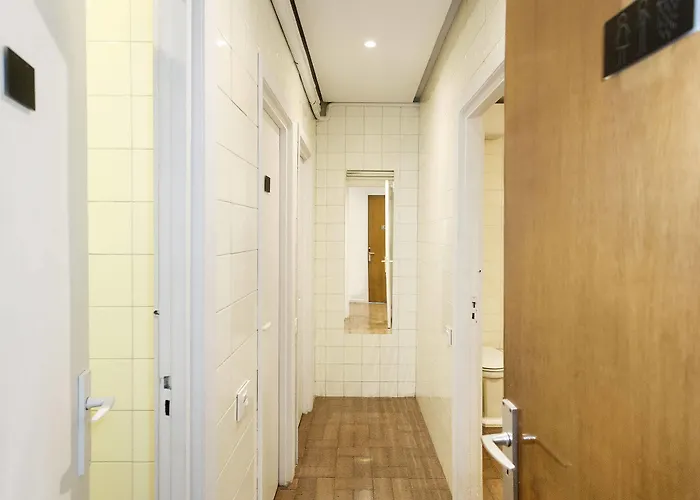 호스텔 A In The *