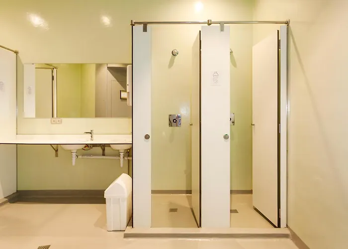 A In The 호스텔 *